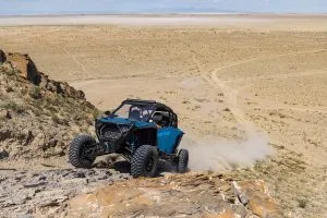 WebLarge_JPG-2026-orv-rzr-pro-s-4-ultimate-earth-blue-image-riding-DKH_0156